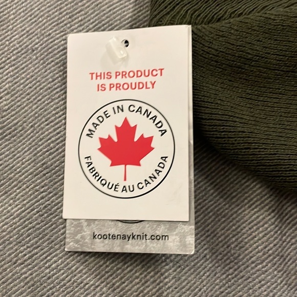 Brand new toque - Picture 3 of 3